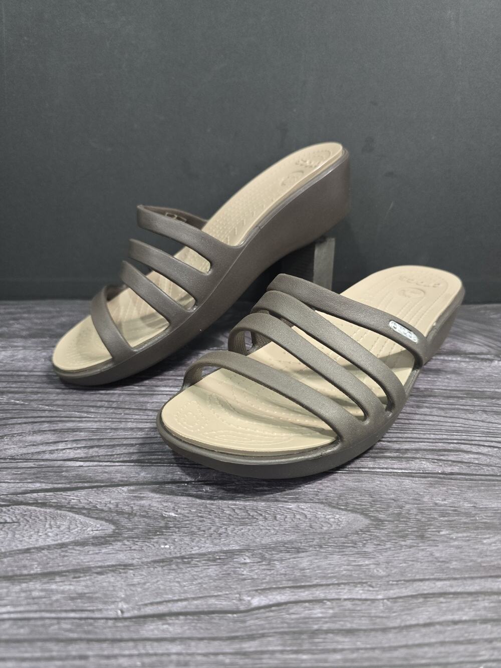 Crocs Rhonda Strappy 14706 Brown Low Wedge Slip On Sandals US Women’s 8